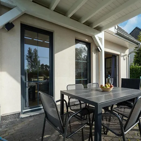 Modern In With Terrace *